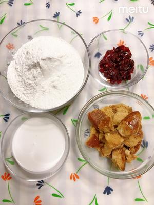 【樉樉的小厨房】年年高小美版～蔓越莓椰汁红糖年糕的做法 步骤1