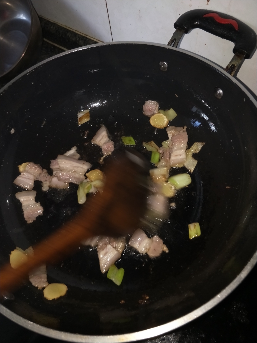 妈妈的家常菜~松蘑炖白菜(粉条豆腐粉皮)的做法 步骤3