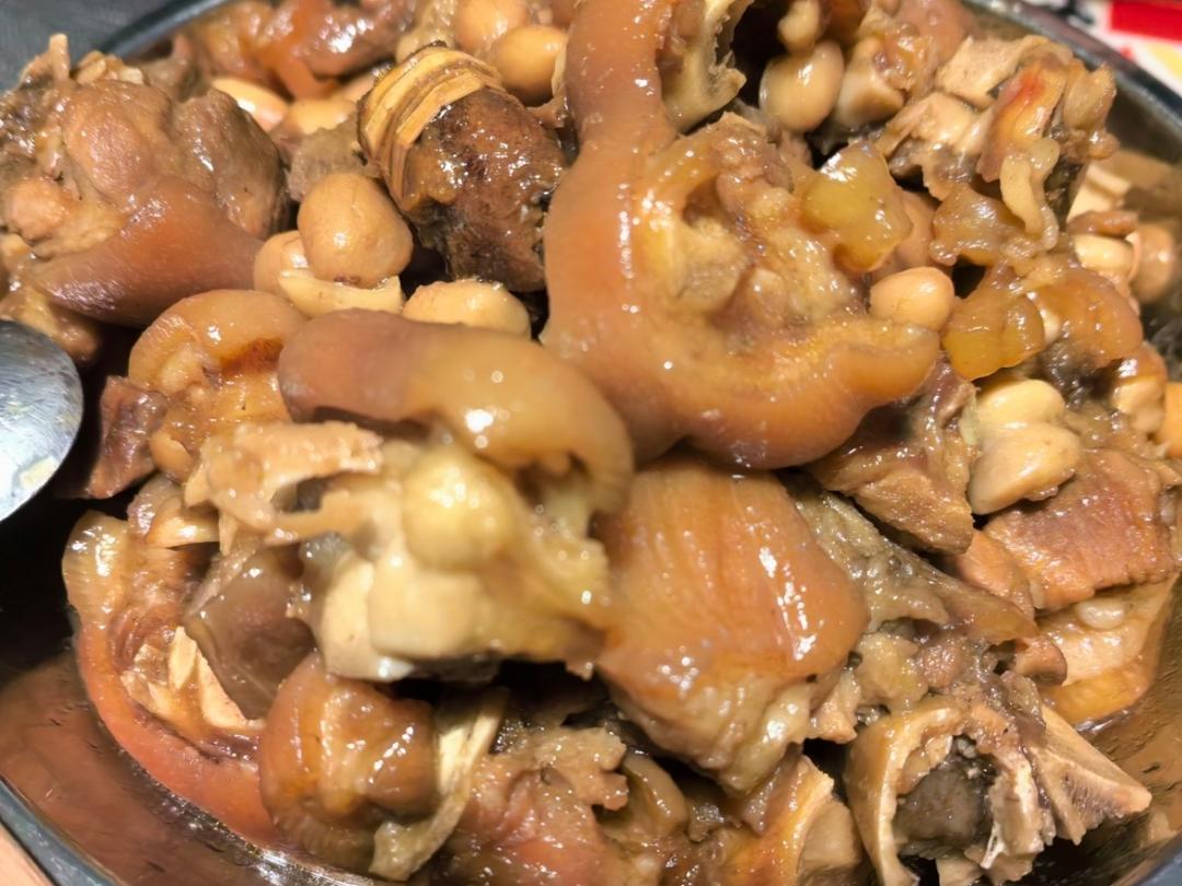 花生焖猪手
