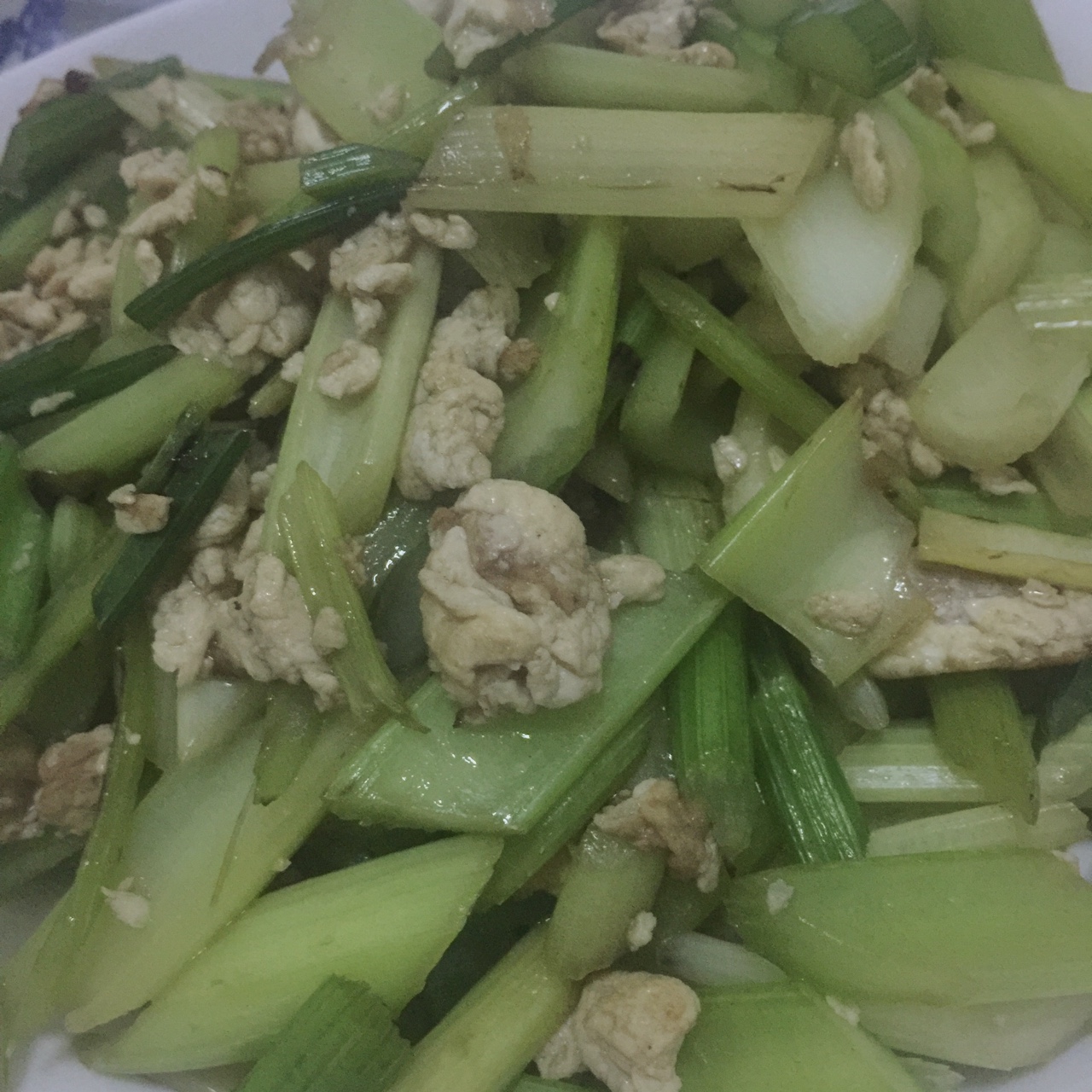 芹菜炒鸡蛋