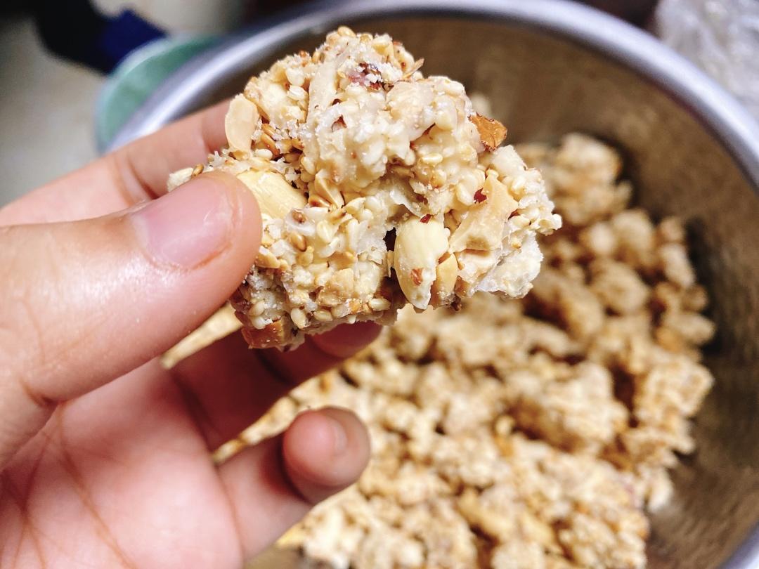 无敌好吃的芝麻花生糖