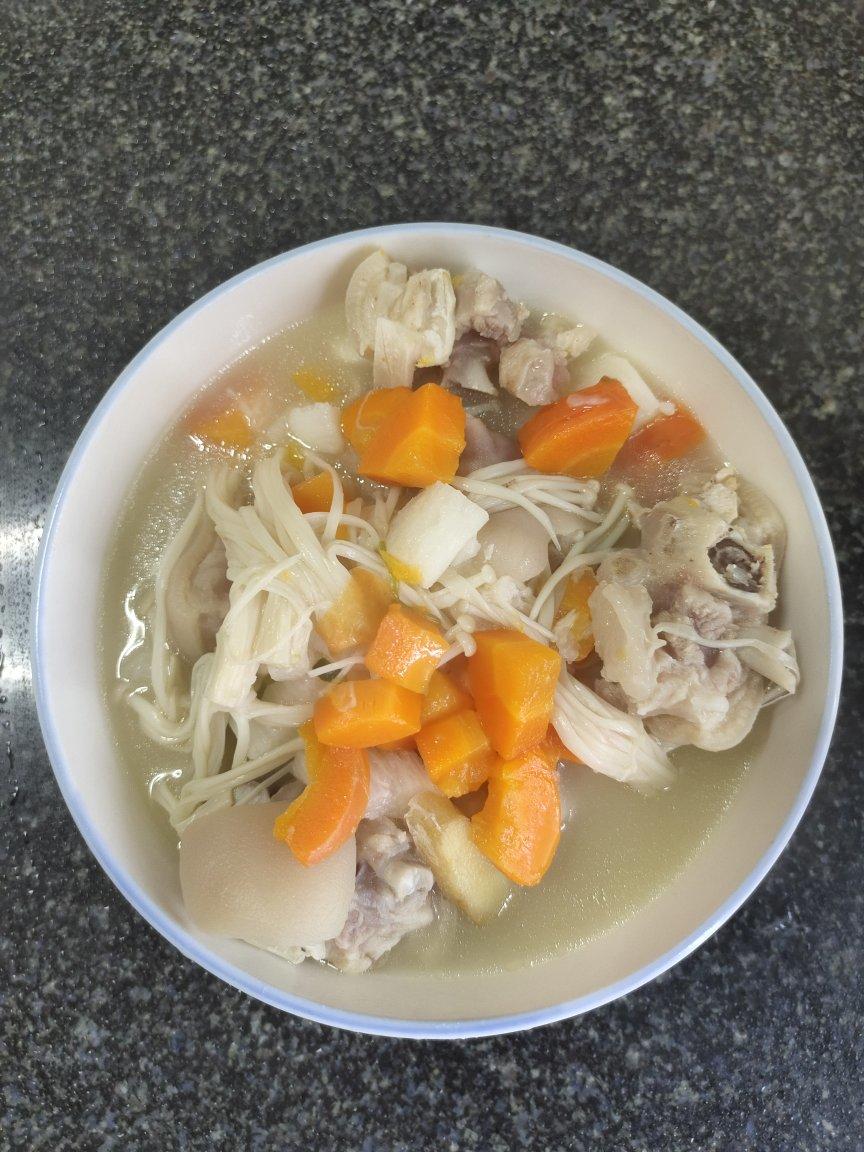 黄豆花生猪脚汤