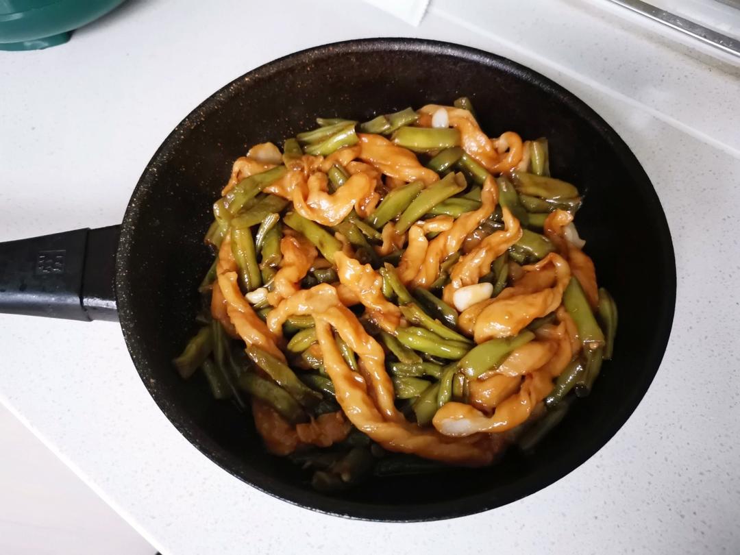 平谷特色美食-铁锅粘卷子