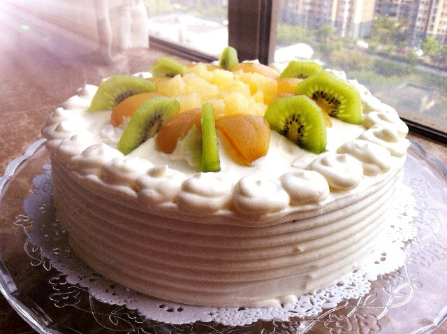 奶油水果装饰蛋糕