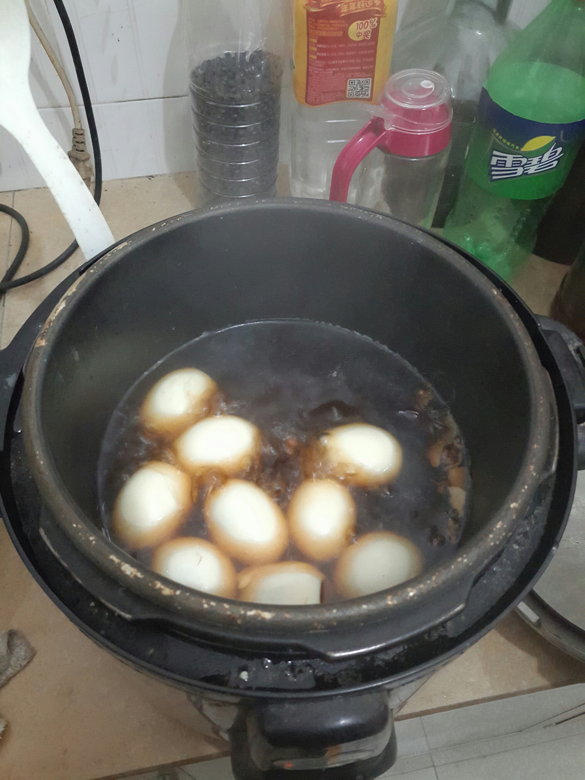 电饭煲中的卤蛋（低配版）的做法