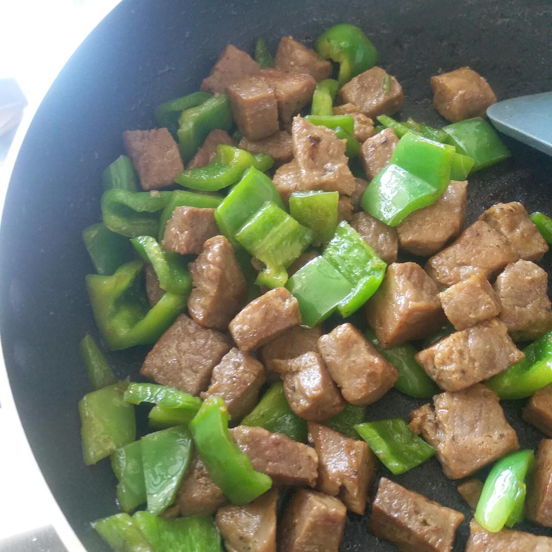 黑椒牛肉粒