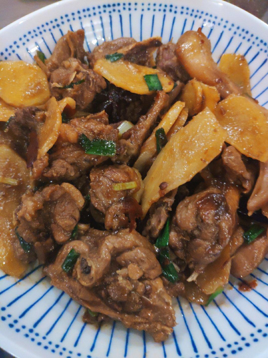 子姜焖鸭煲