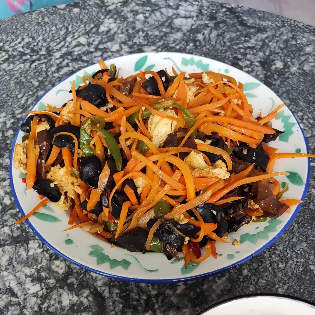 鸡蛋木耳胡萝卜（快手家常菜）