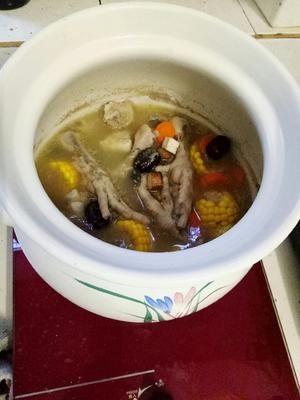 牛大力土茯苓鸡爪排骨汤的做法 步骤3