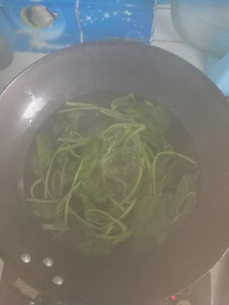 菠菜鸡蛋饼的做法 步骤2