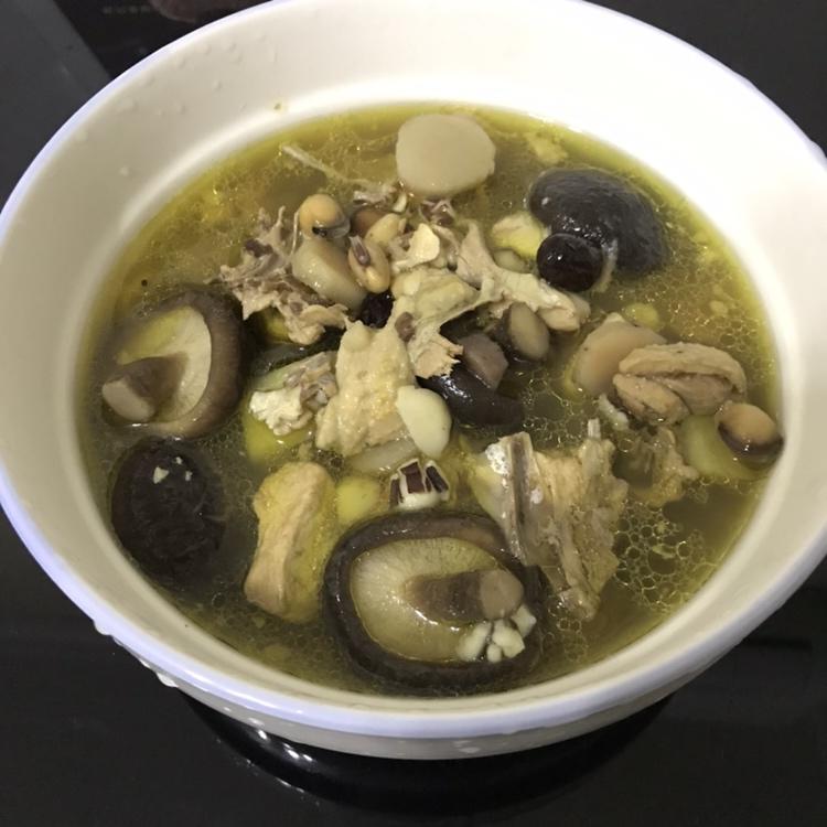 香菇炖鸡汤