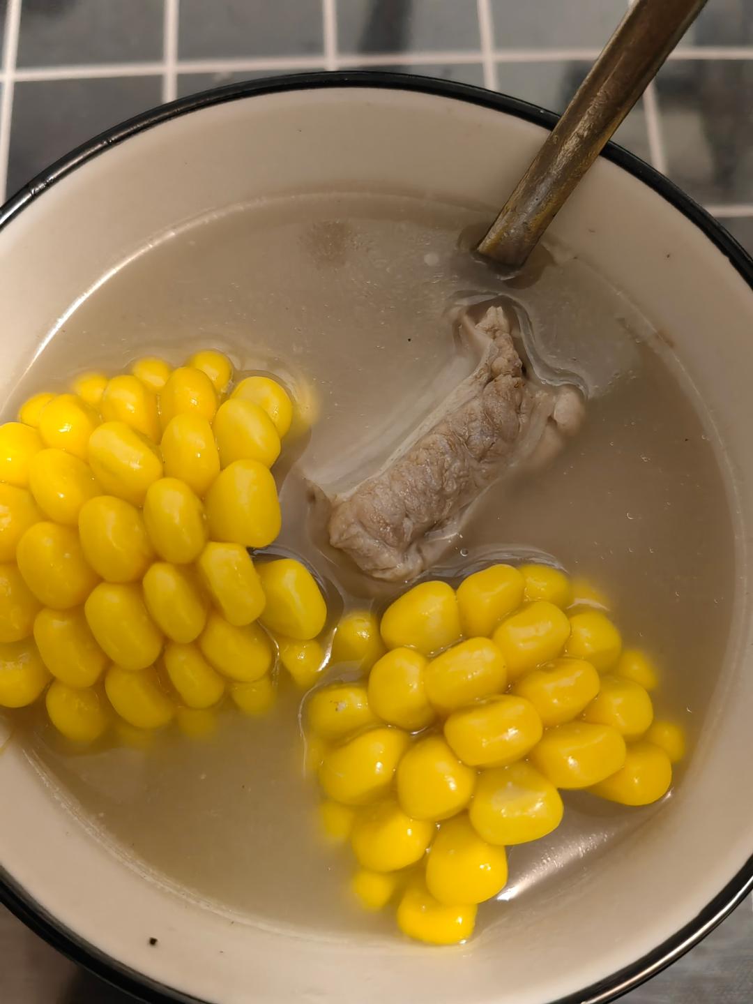 厨师长教你：“玉米排骨汤”的家常做法，营养又美味，先收藏了