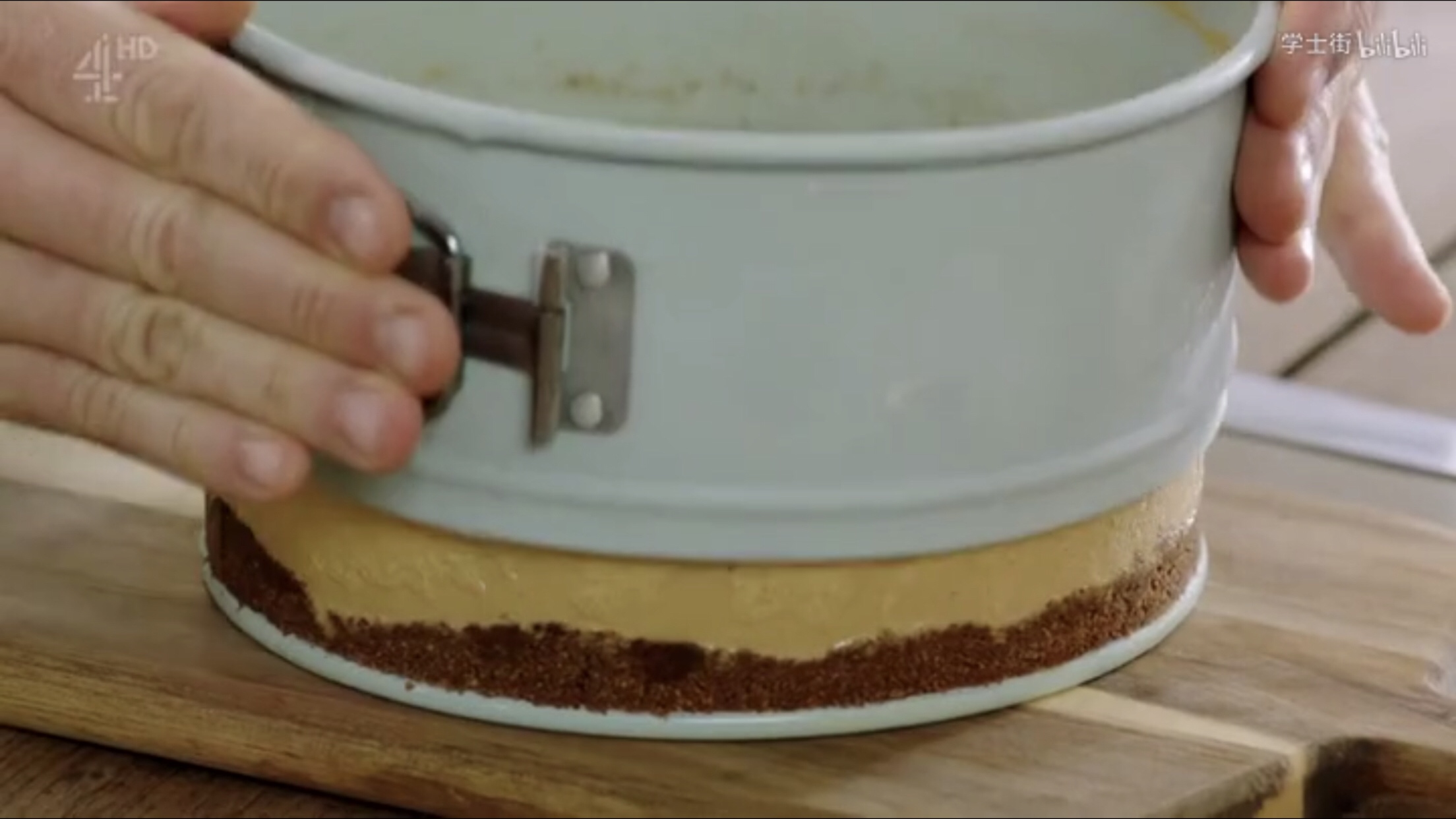 [Jamie Oliver]冷冻香蕉太妃奶酪蛋糕Frozen Banoffee Cheesecake的做法 步骤14