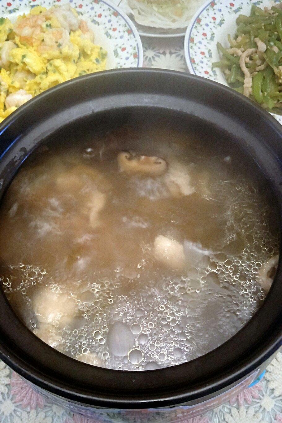 香菇炖鸡腿