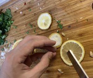 柠檬鸡爪汤粉（柠檬汤粉）的做法 步骤1