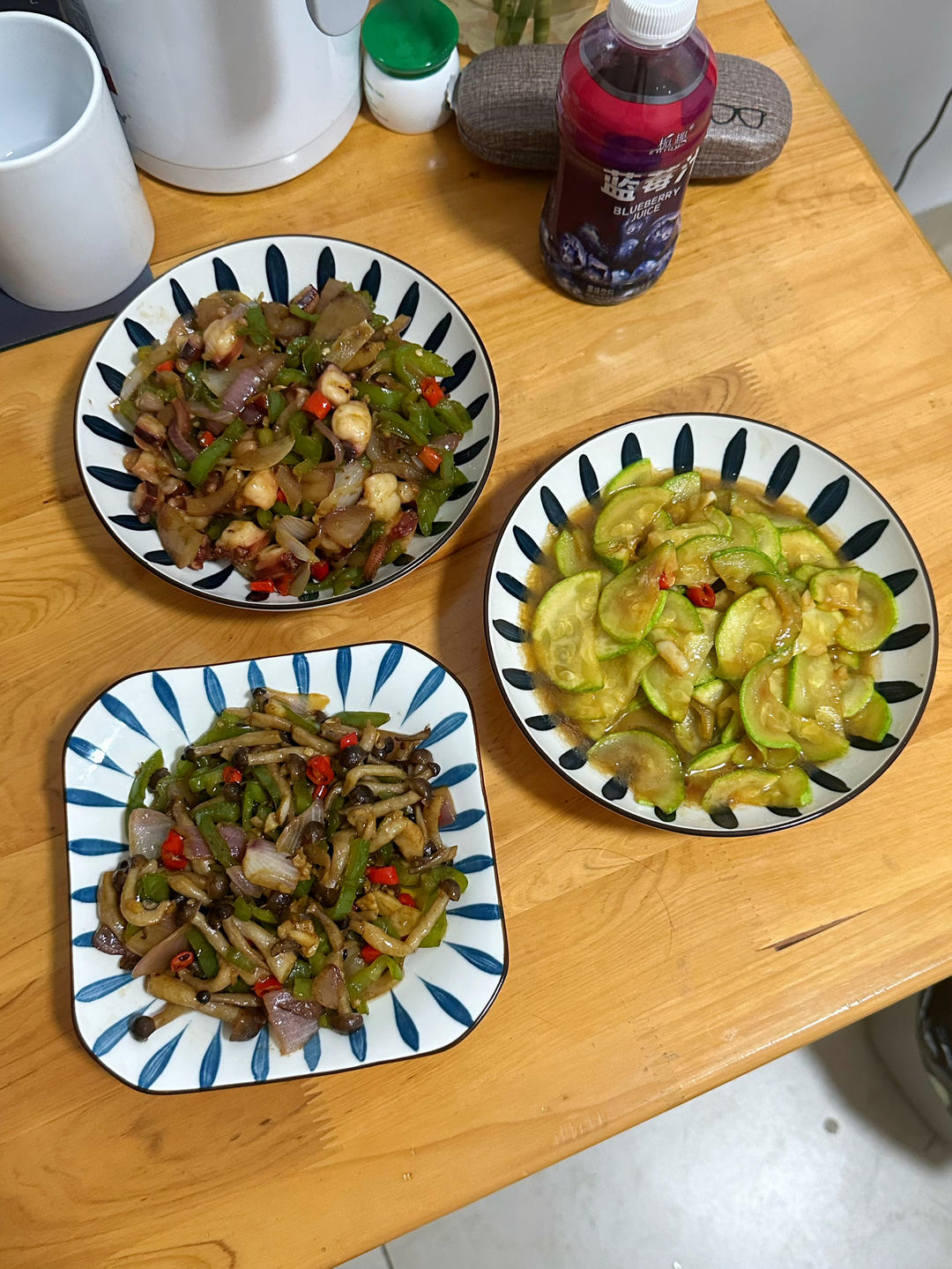 黑椒蟹味菇炒肉