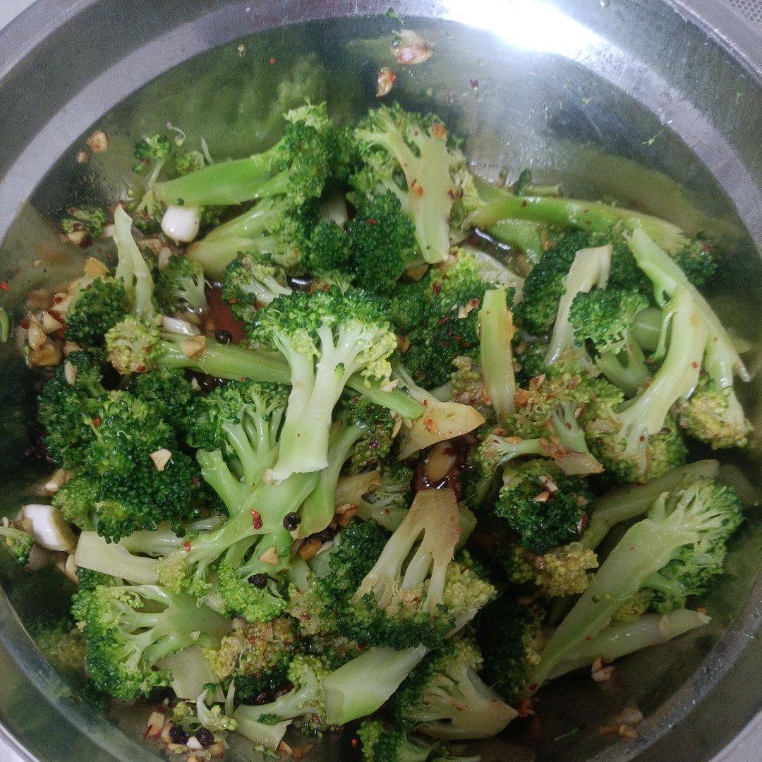 凉拌西兰花-辣的