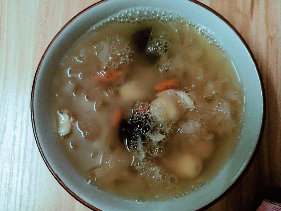 银耳莲子百合羹