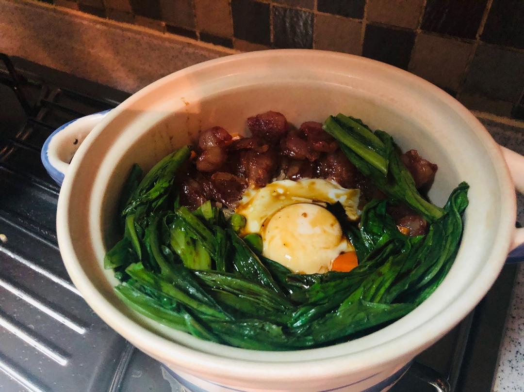 广式腊味煲仔饭