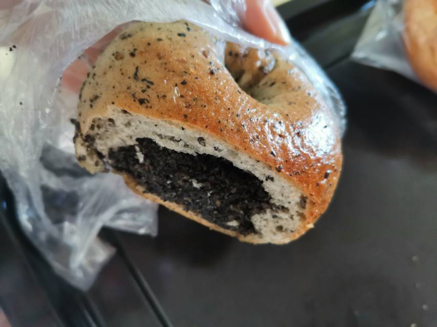 双倍黑芝麻奶酥贝果🥯一起吃养生贝果吧