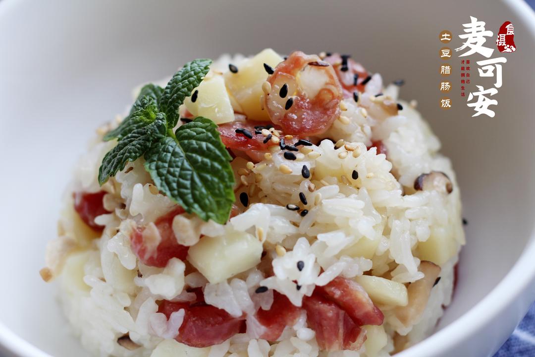 一人食懒人料理，土豆腊肠饭的做法