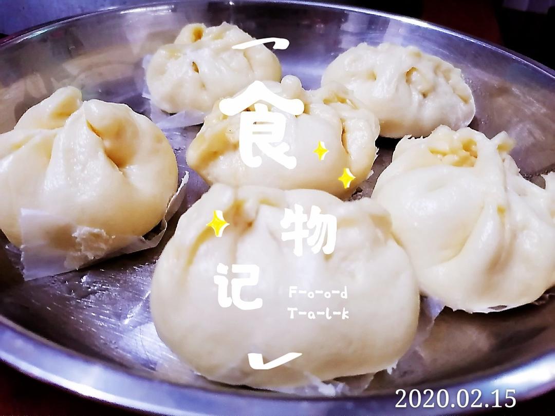 松软多汁的肉包子