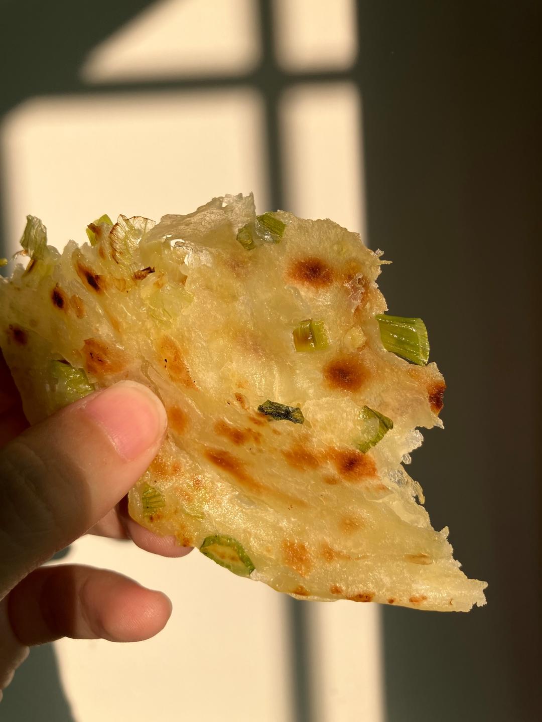 家常葱油饼 柔软多层 凉了也不硬 附细节视频详解