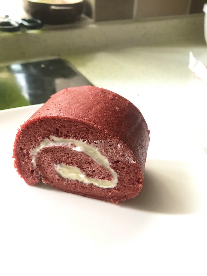 九月小花做的红曲粉就能调出正红色的红丝绒蛋糕卷