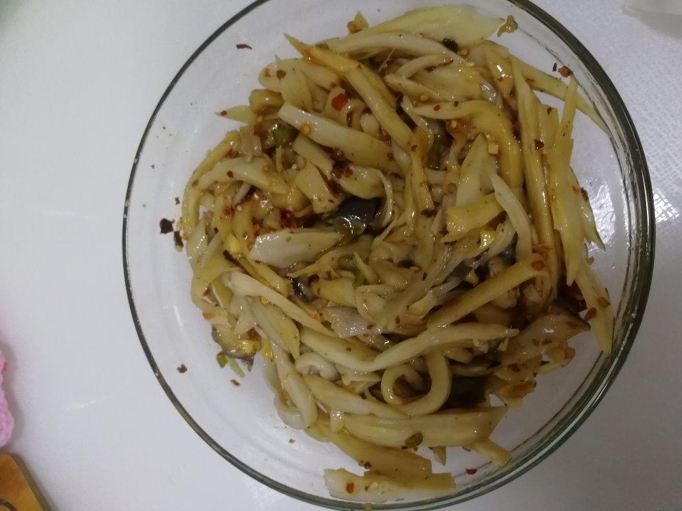 比肉还好吃的【手撕凉拌杏鲍菇】，上桌扫光光