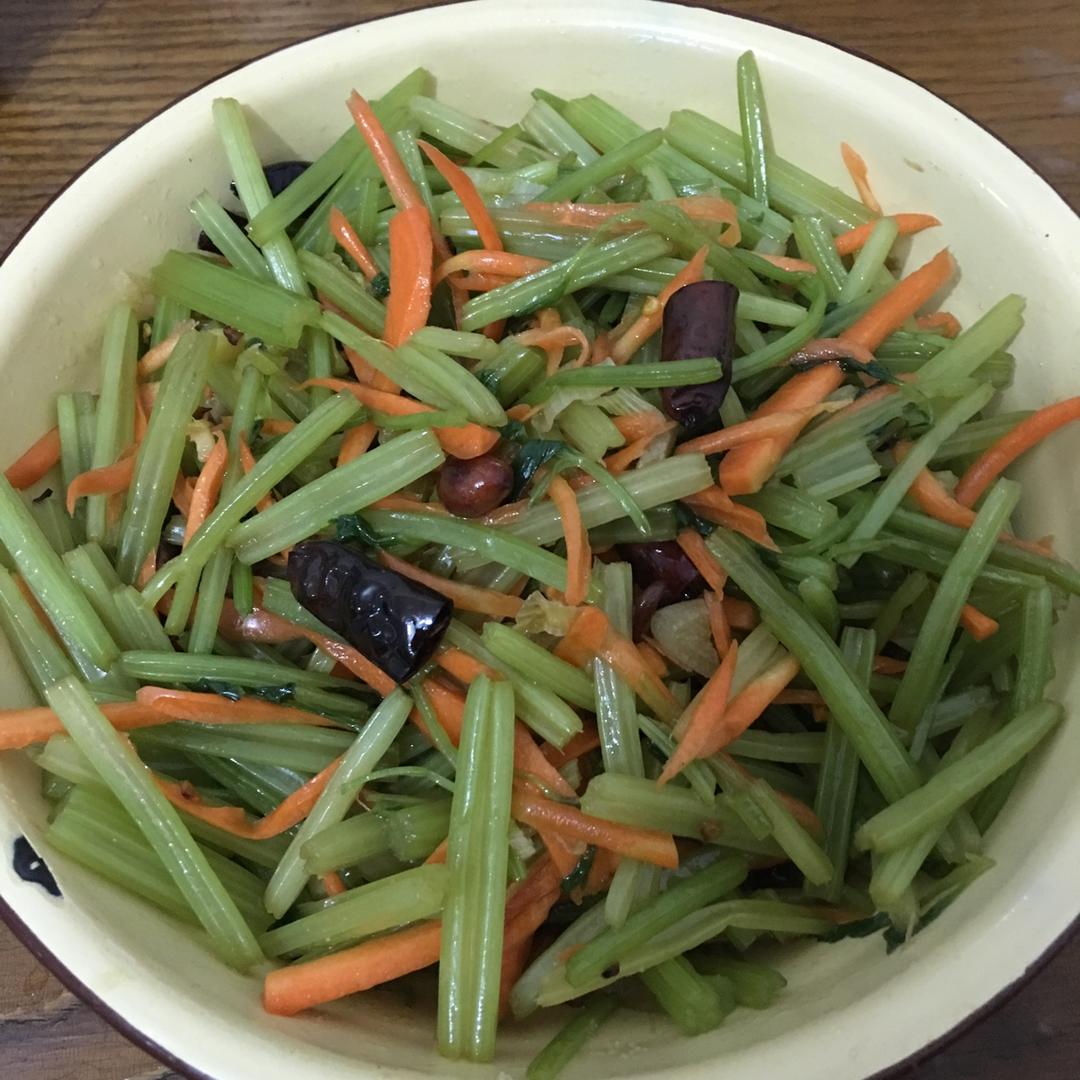 凉拌香芹