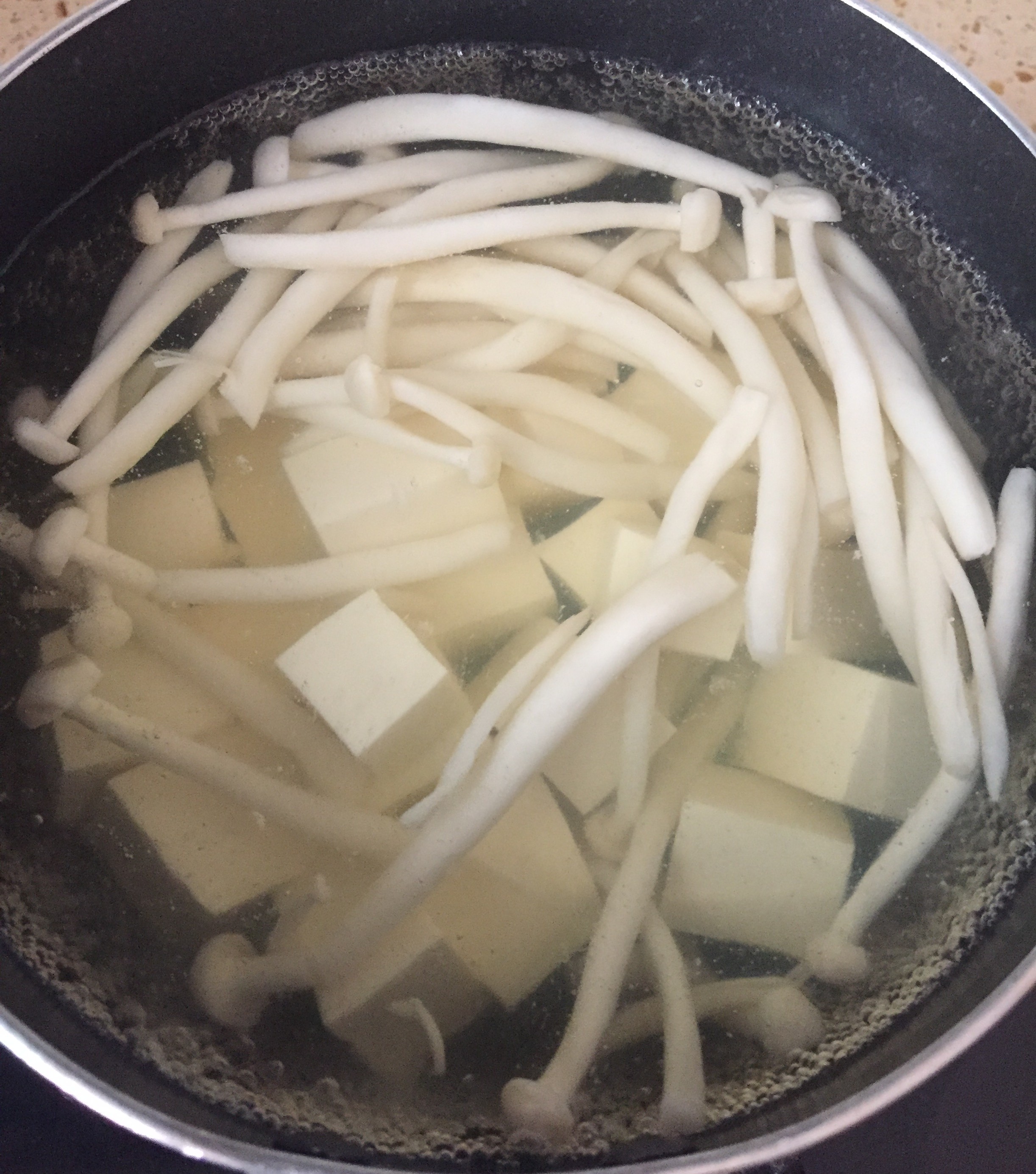 花蛤菌菇豆腐汤的做法 步骤5