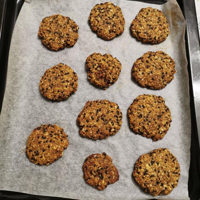 素食:有机燕麦芝麻大饼干