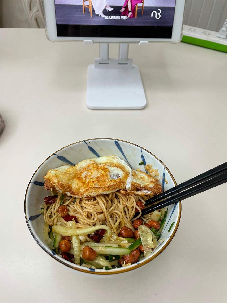【酸辣凉拌面】夏天必备，酸辣开胃，连吃三大碗