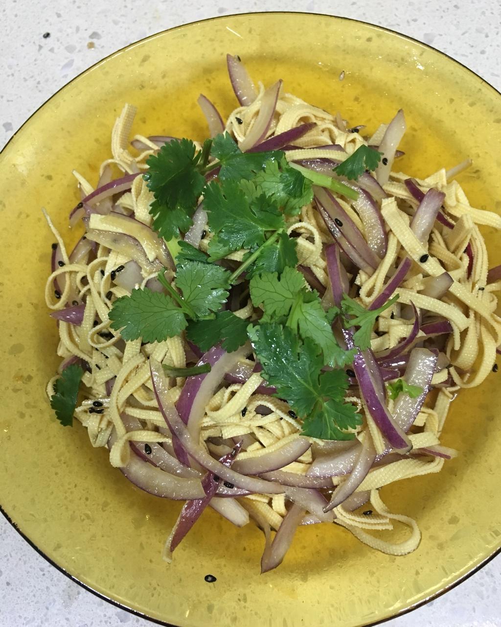 洋葱拌干豆腐丝