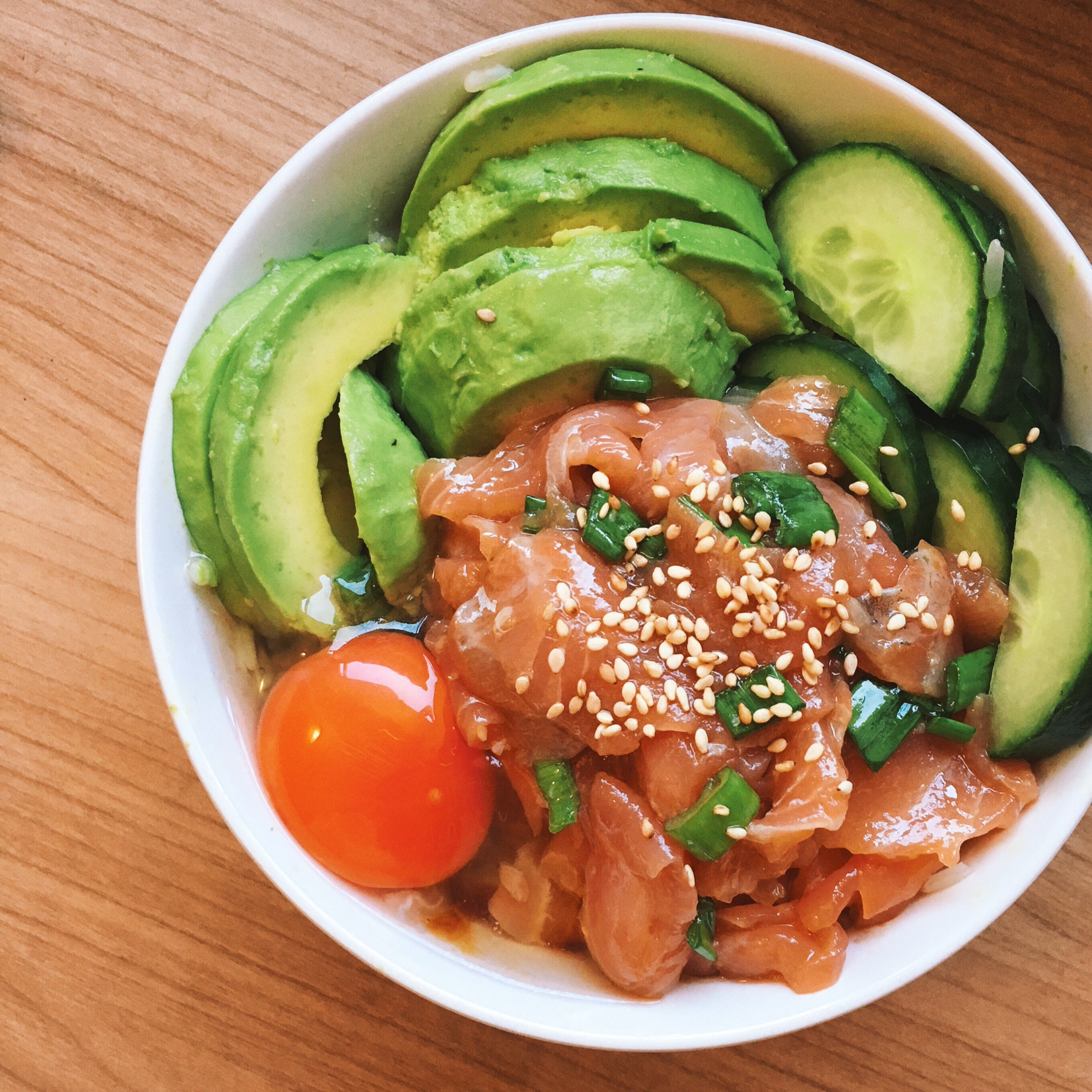 三文鱼牛油果杂锦丼