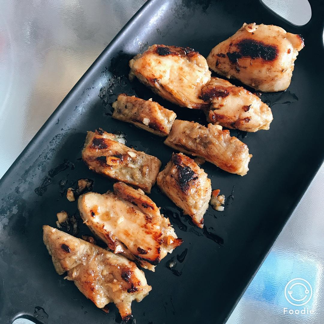 酷炫屌炸天好吃的煎鸡胸肉（香蒜蜂蜜煎鸡胸肉）