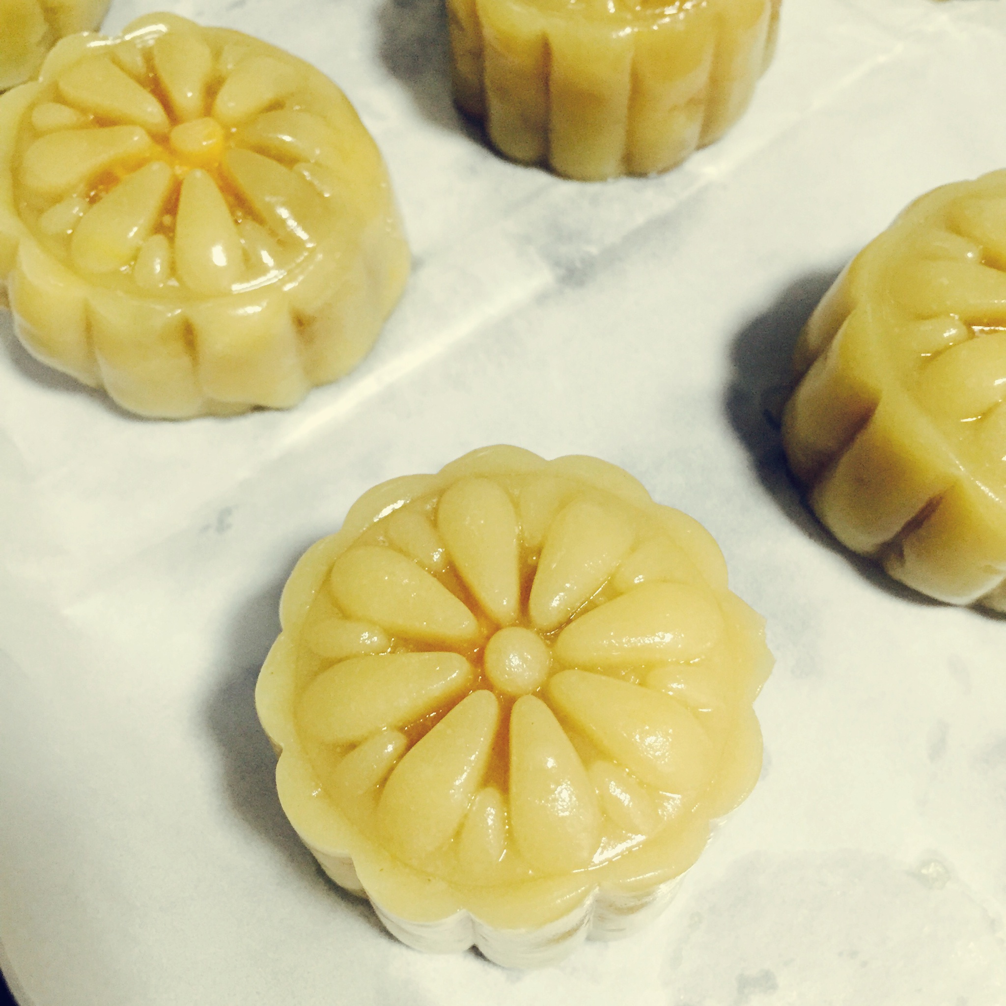 【广式月饼——蛋黄莲蓉月饼图片】nutellac_下厨房