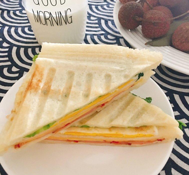 火腿芝士蛋三文治