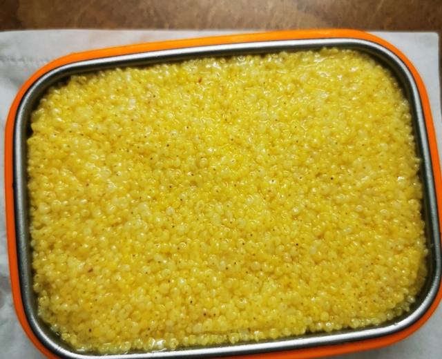 复刻西贝莜面村的黄米凉糕的做法