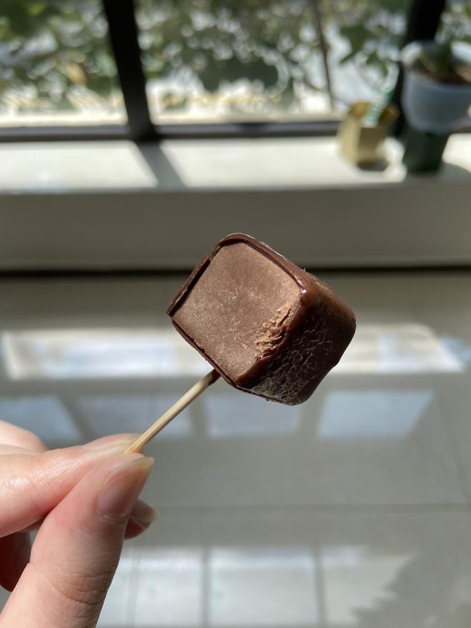巧克力冰淇淋脆皮梦龙小方，最简单的方法的做法
