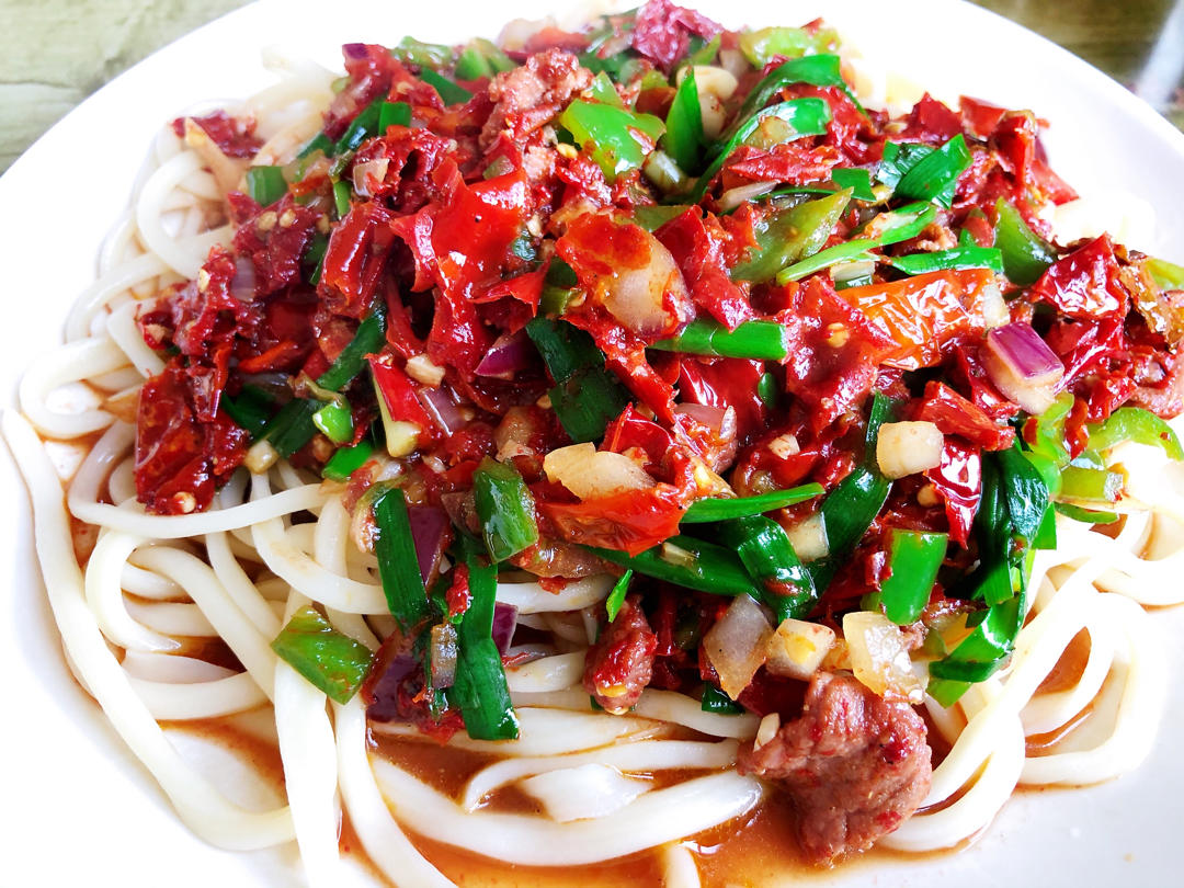 羲飏分享作品2021年03月13日伊犁家常饭 辣皮子拌面iphone 拍摄于