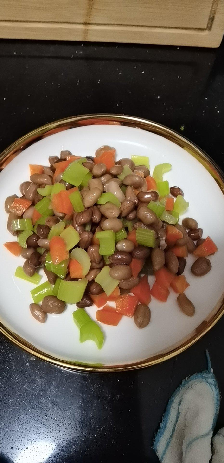 凉拌西芹花生胡萝卜