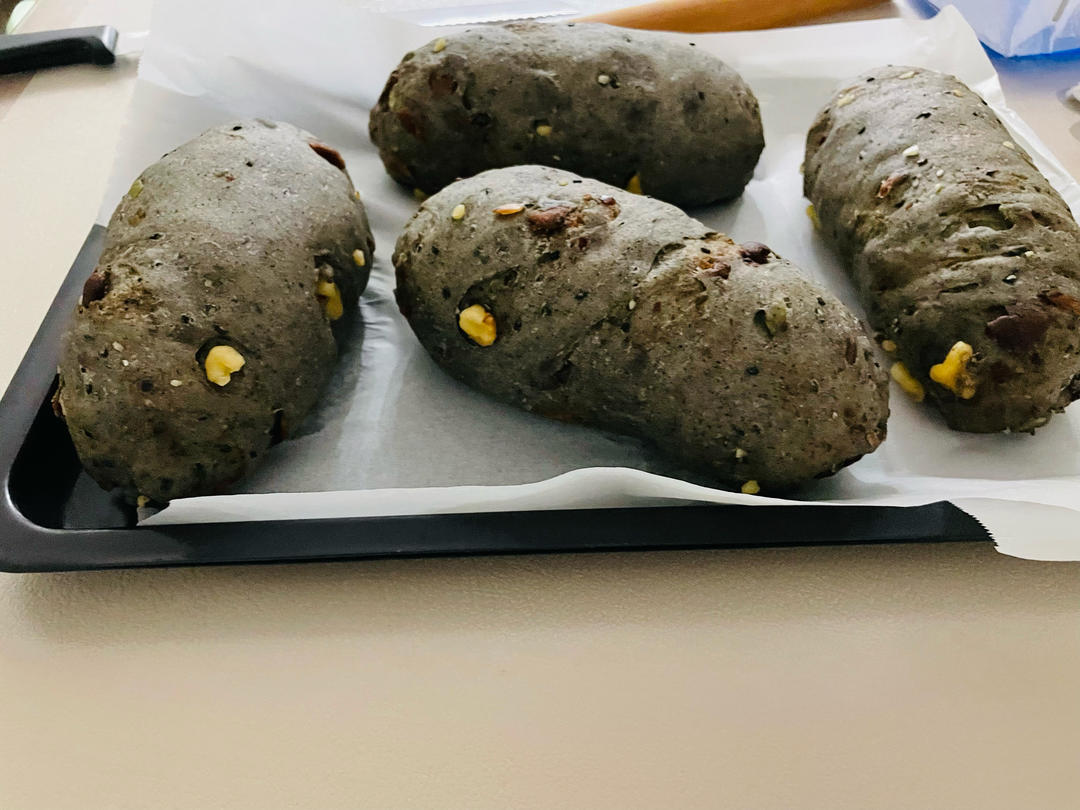 黑芝麻红枣包
