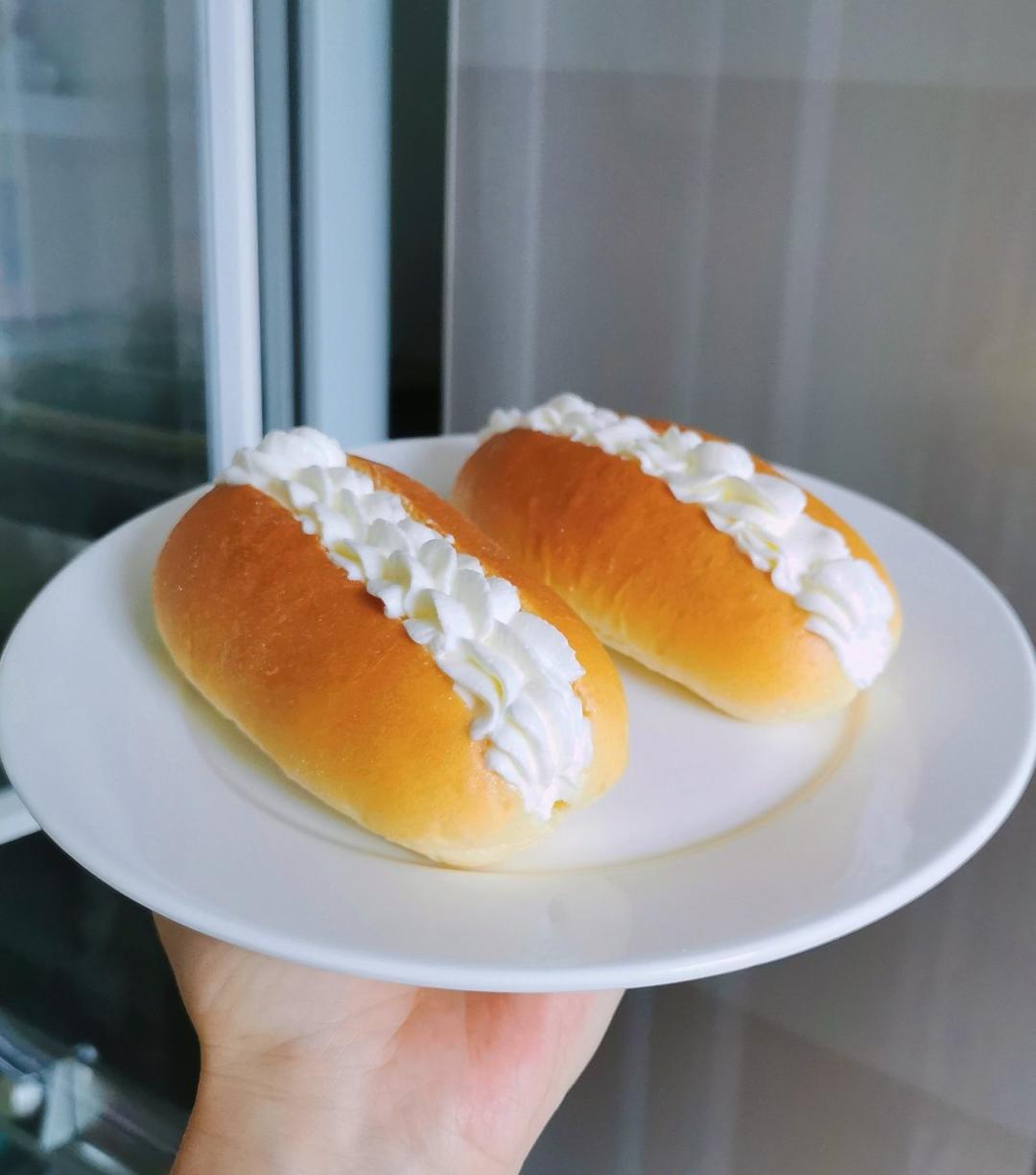 朴霏做的颜值奶油草莓甜心小面包