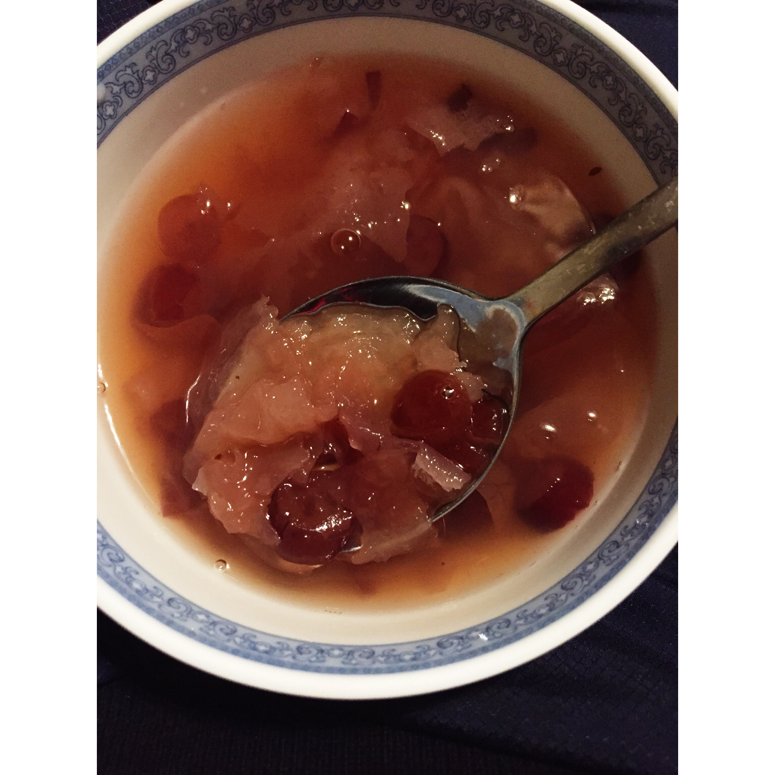 蔓越莓桃胶银耳羹