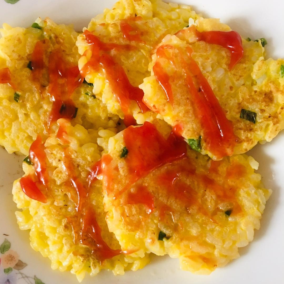米饭蛋饼（剩米饭煎蛋饼）