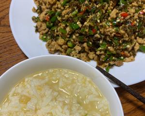 快手饭扫光-鸡米芽菜的做法 步骤12
