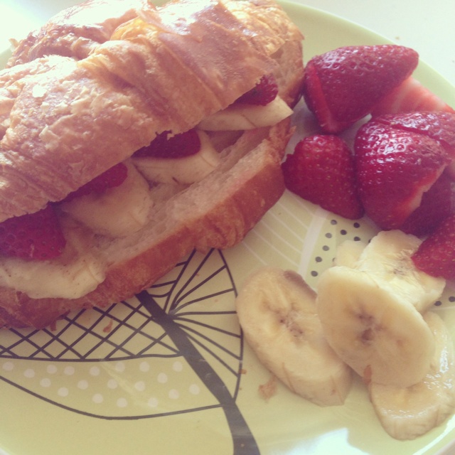 草莓可颂三明治