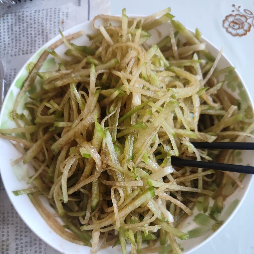 凉拌青萝卜丝