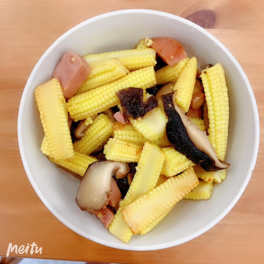 会功夫的三角猫做的素食香菇炒玉米笋